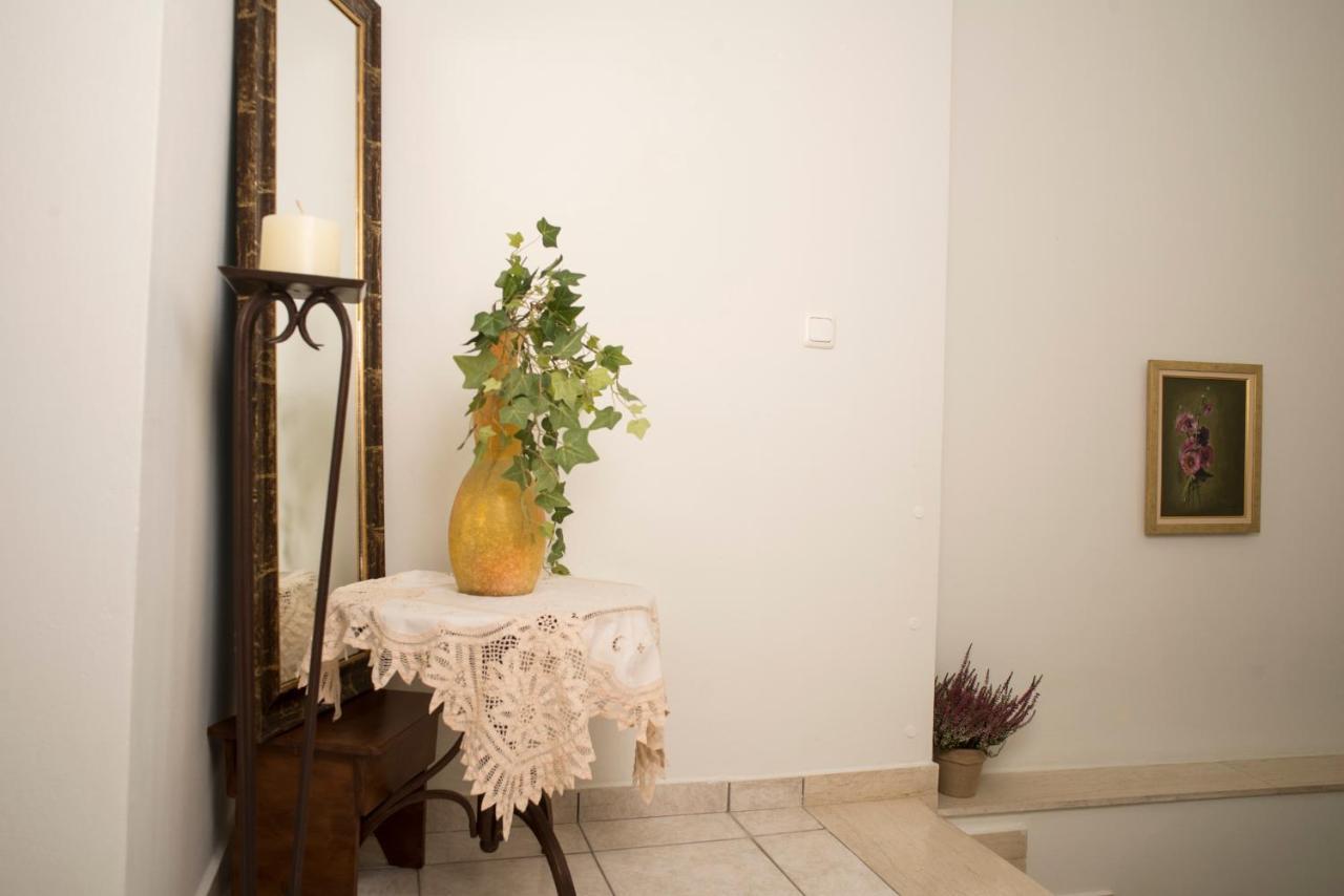 Maisonette With Garden In The Heart Of The Historical Kalamata Center Exterior photo