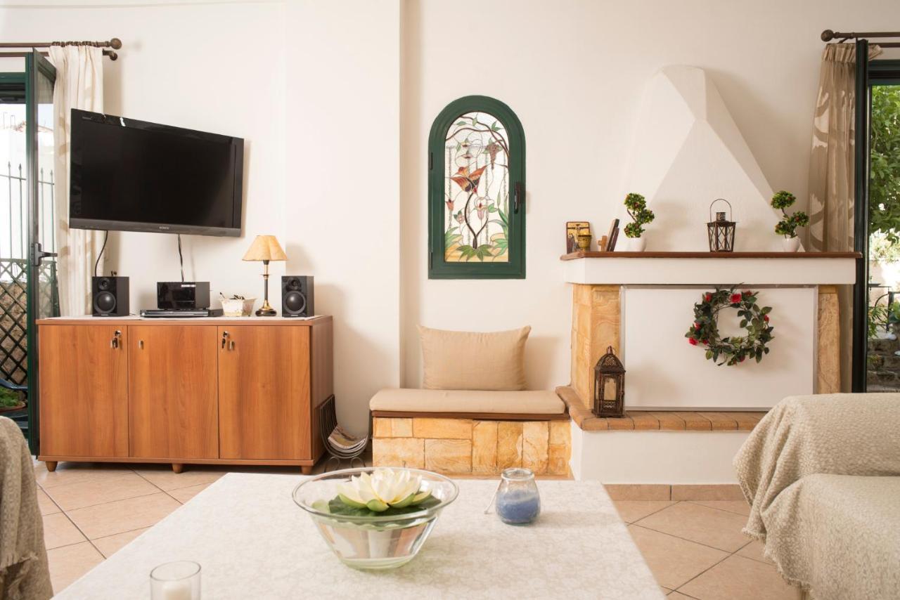 Maisonette With Garden In The Heart Of The Historical Kalamata Center Exterior photo