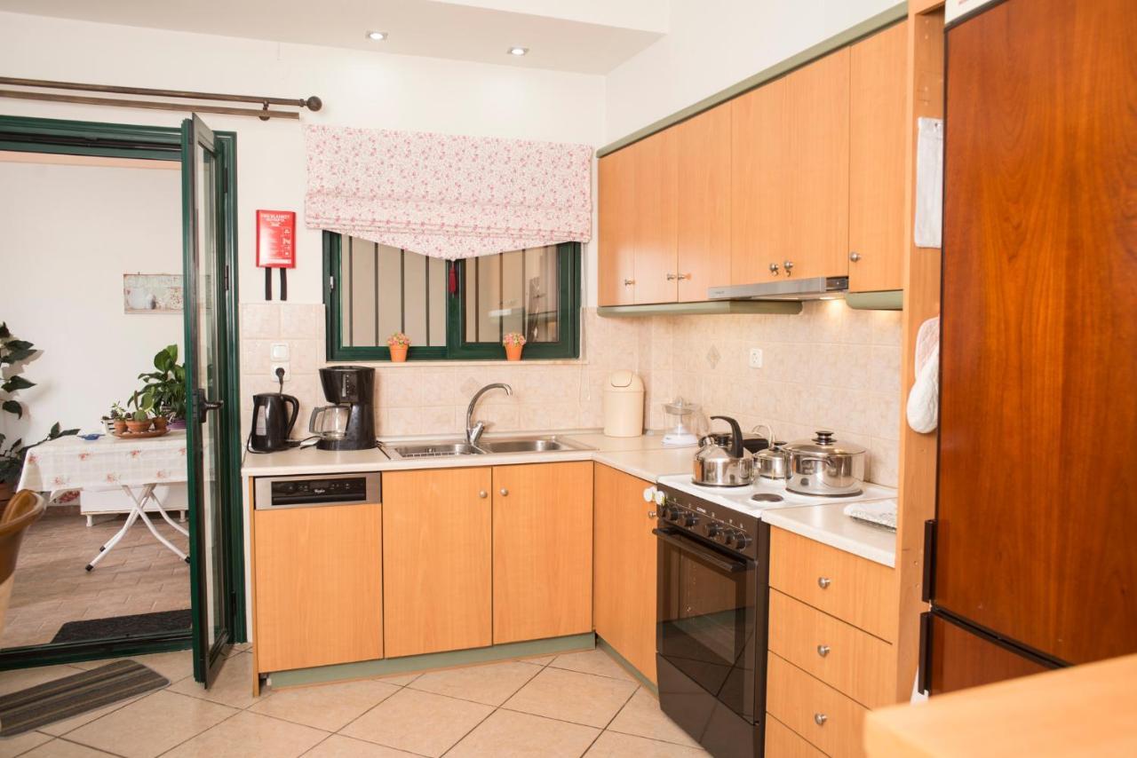 Maisonette With Garden In The Heart Of The Historical Kalamata Center Exterior photo