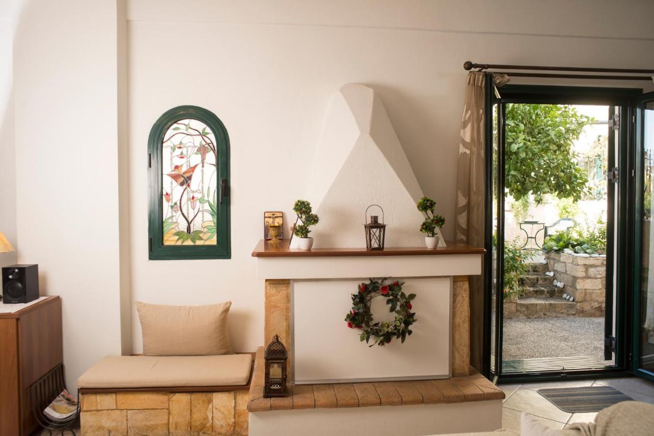 Maisonette With Garden In The Heart Of The Historical Kalamata Center Exterior photo