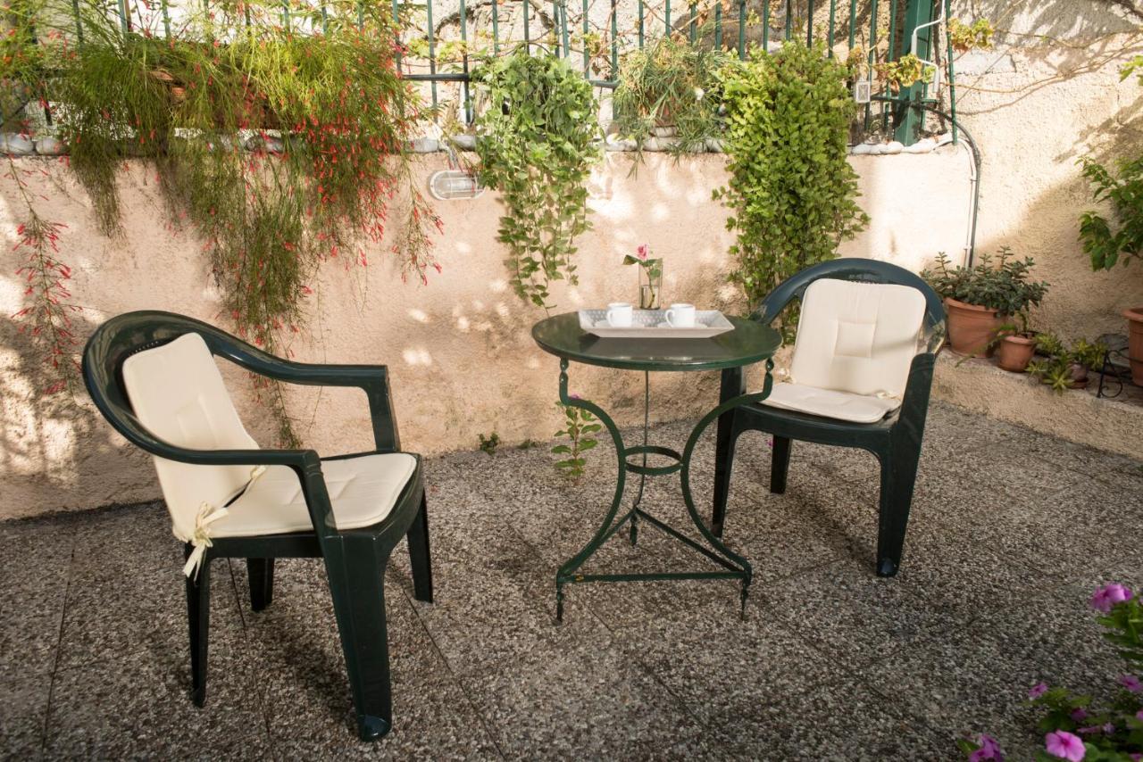 Maisonette With Garden In The Heart Of The Historical Kalamata Center Exterior photo