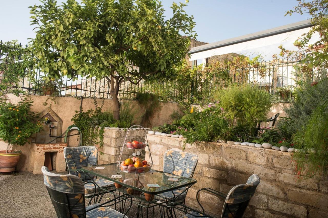 Maisonette With Garden In The Heart Of The Historical Kalamata Center Exterior photo
